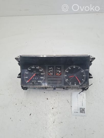 Audi 80 90 B2 Spidometrs (instrumentu panelī) 81117434