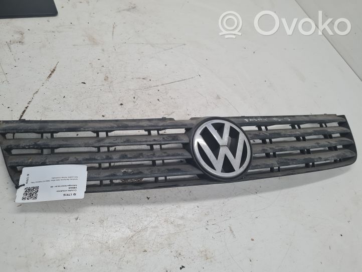 Volkswagen PASSAT B5 Maskownica / Grill / Atrapa górna chłodnicy 3B0853653C