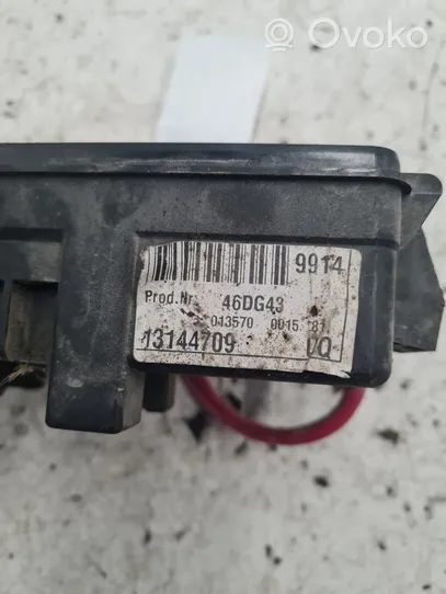 Opel Vectra C Juego de caja de fusibles 460023260