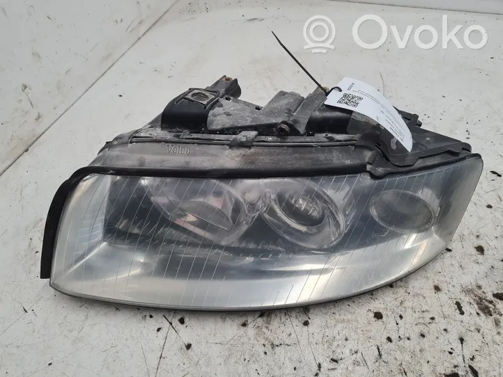 Audi A4 S4 B6 8E 8H Lampa przednia 8E0941003F