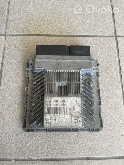 Audi RS5 Dzinēja vadības bloks 4G0907552F