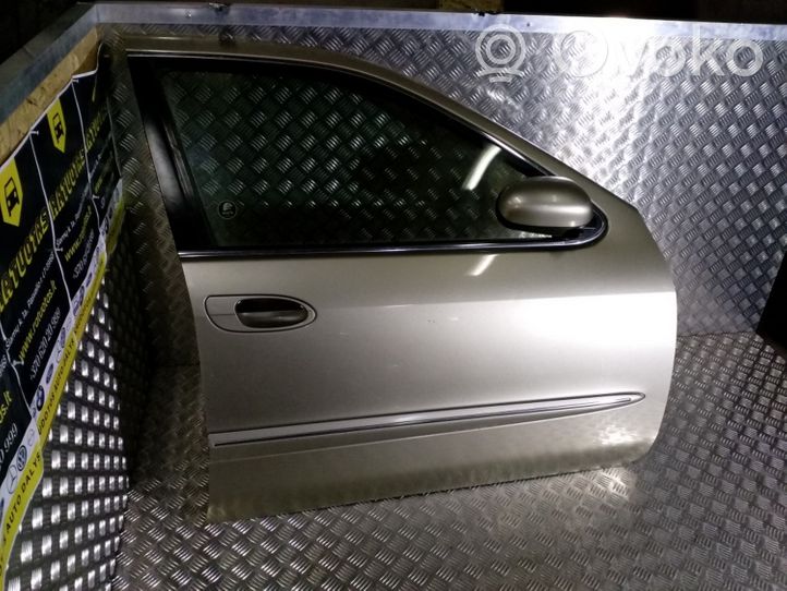 Nissan Maxima Дверь 