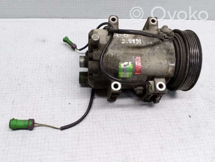 Audi A6 S6 C4 4A Ilmastointilaitteen kompressorin pumppu (A/C) 4A0260805AH