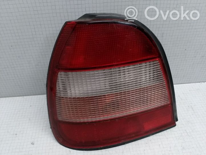 Nissan Sunny Aizmugurējais lukturis virsbūvē 22063324