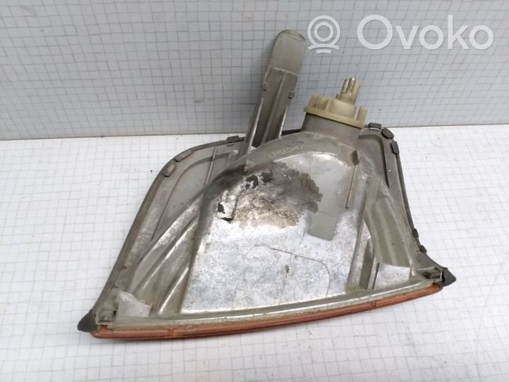 Mercedes-Benz E W124 Frontblinker 42704R6