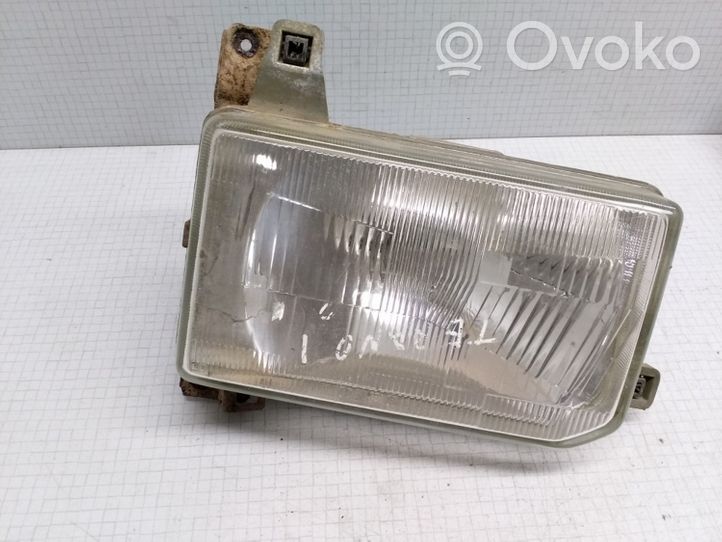 Nissan Terrano Faro delantero/faro principal 2151139R