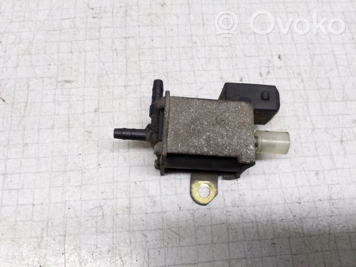 Audi 100 S4 C4 Solenoidinis vožtuvas 