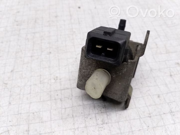 Audi 100 S4 C4 Solenoidinis vožtuvas 