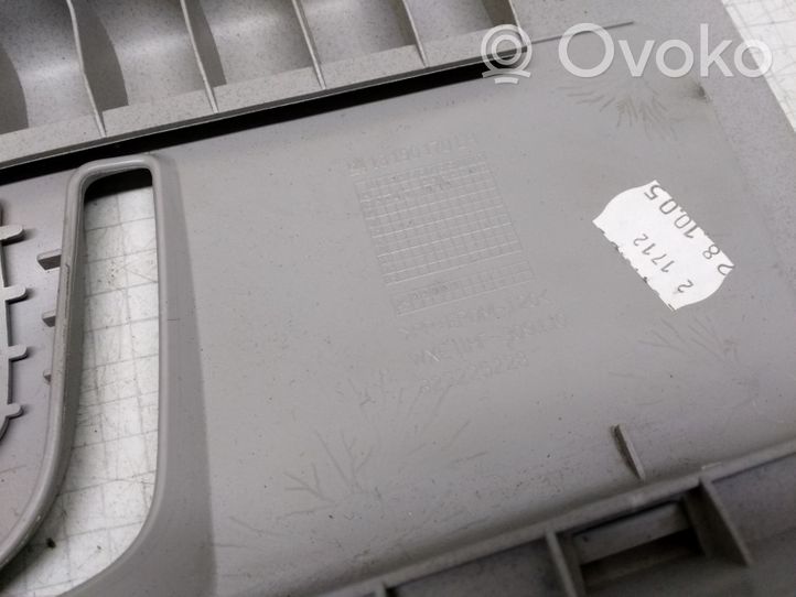 Opel Zafira B Muu kynnyksen/pilarin verhoiluelementti 322225228