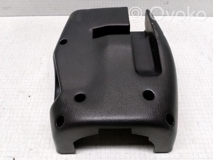 Nissan Primera Rivestimento del piantone del volante 484702F010