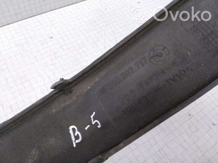 Volkswagen PASSAT B5 Modanatura separatore del paraurti anteriore 3B0807717