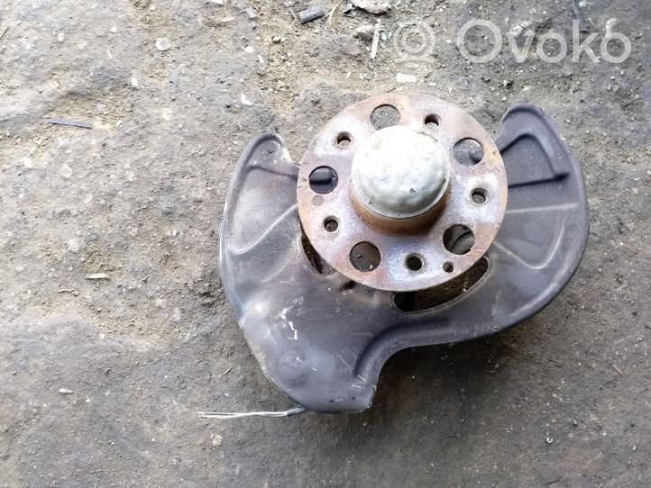 Mercedes-Benz C AMG W203 Front wheel hub spindle knuckle 