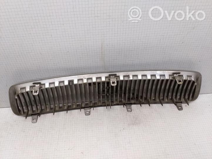 Volvo V70 Grille calandre supérieure de pare-chocs avant 9190385