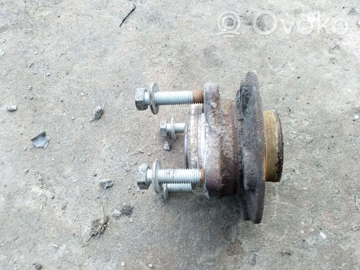 Volvo V70 Front wheel bearing hub 