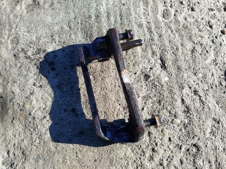 Mazda 323 Plaquette / support d'étrier avant 