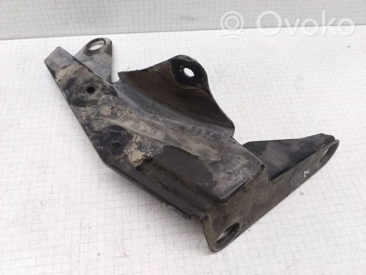 Audi A4 S4 B6 8E 8H Support, tuyau de refroidissement intermédiaire 8E0145813G