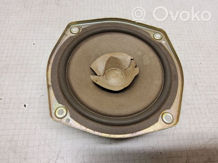 Nissan Almera N16 Subwoofer-bassokaiutin 281564M500