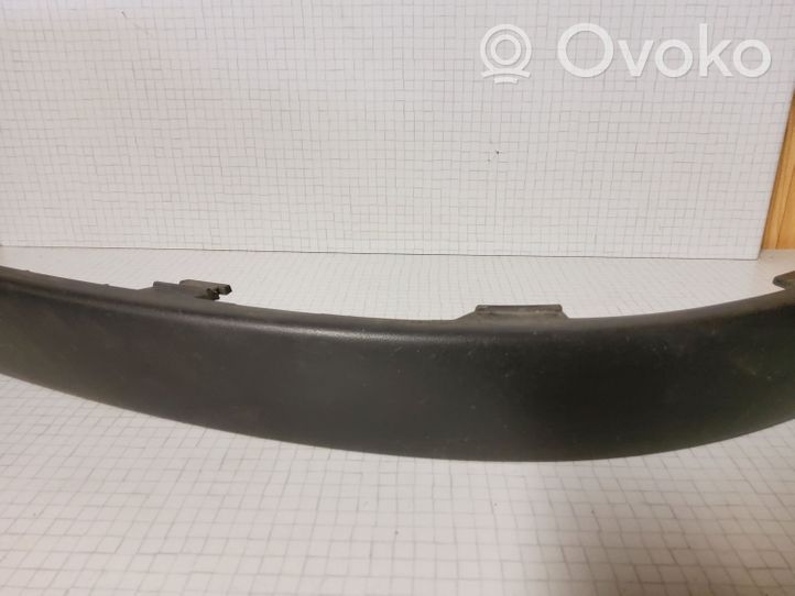 Volkswagen PASSAT B5.5 Modanatura separatore del paraurti anteriore 3B0807718D