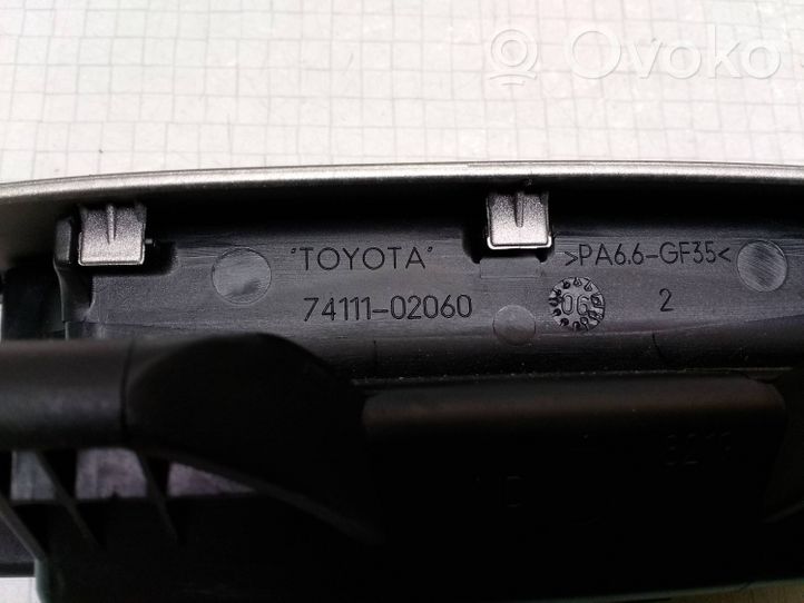 Toyota Corolla E120 E130 Popielniczka deski rozdzielczej 7411102060