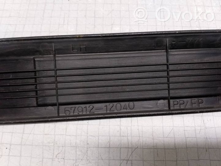 Toyota Corolla E120 E130 Takaoven kynnyksen suojalista 6791212040