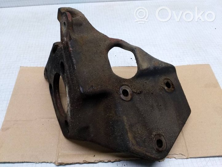 Volkswagen Transporter - Caravelle T4 Support pompe injection à carburant 074130147C