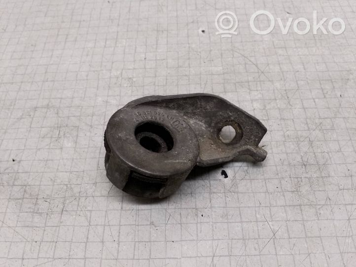 Opel Vectra B Staffa di montaggio del radiatore 90501020