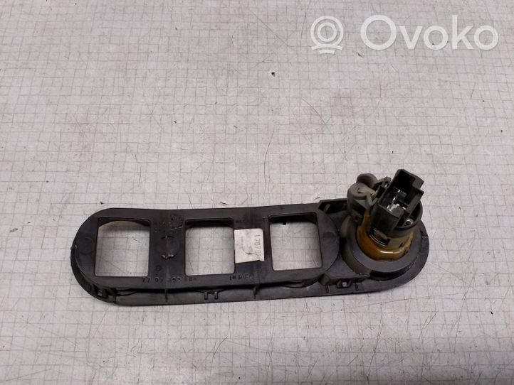 Opel Movano A Gniazdo 12V przednie 7700351884