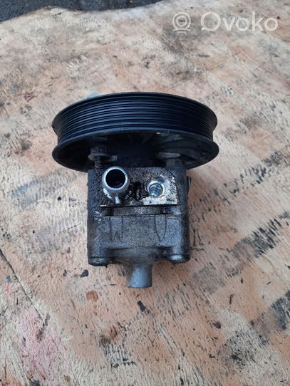 Volvo V70 Pompe de direction assistée 8683376