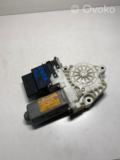 Volkswagen Bora Moteur de lève-vitre de porte arrière 1J4959812C