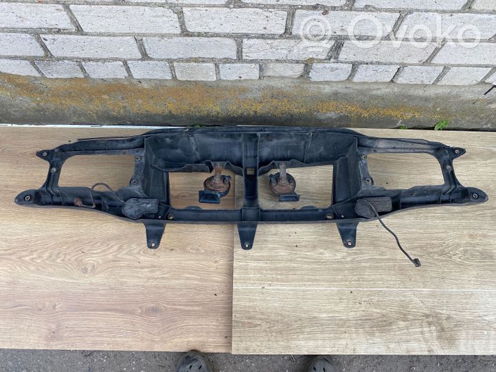 Volvo S70  V70  V70 XC Support de radiateur sur cadre face avant 