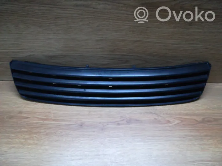 Volkswagen PASSAT B5 Front bumper upper radiator grill KSG004