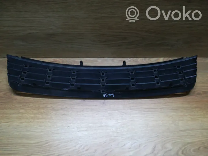 Volkswagen PASSAT B5 Front bumper upper radiator grill KSG004