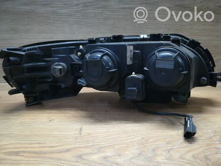 Volvo XC70 Lampa przednia 89007907