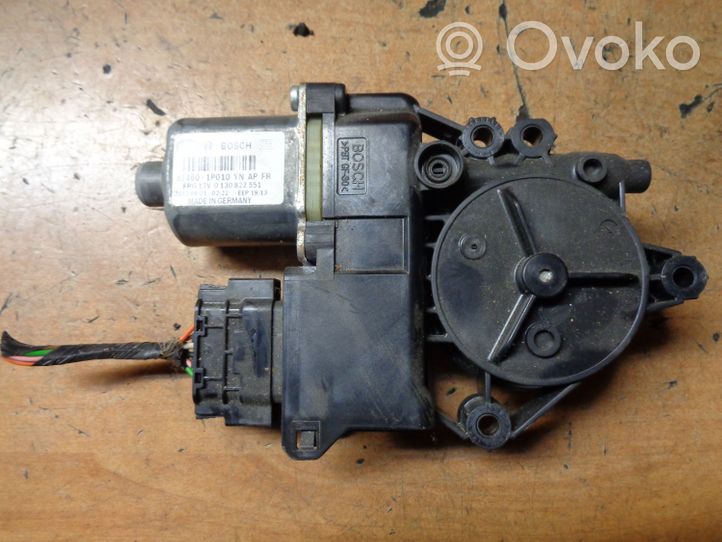 KIA Venga Front door window regulator motor 82460