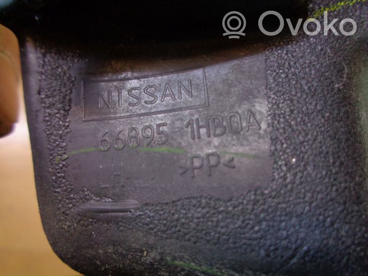 Nissan Micra Украшение ветрового стекла 668951HB0A