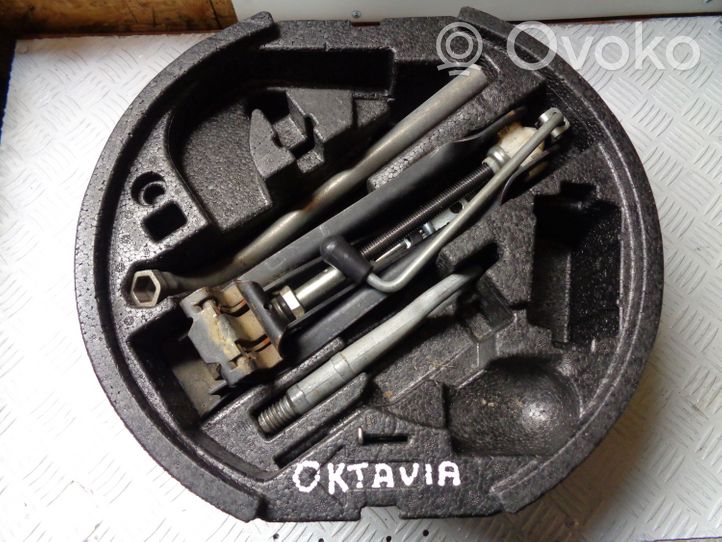Skoda Octavia Mk2 (1Z) Įrankių komplektas 1Z0012115