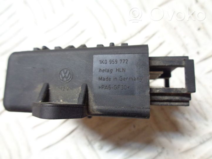 Volkswagen Caddy Seat heating relay 1K0959772