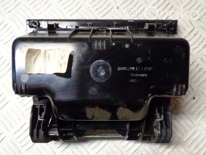 Volkswagen Golf Sportsvan Glove box 517857922