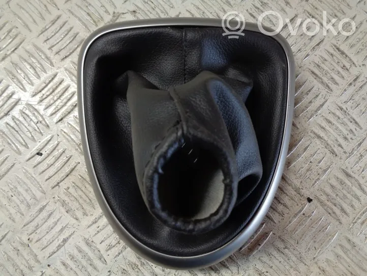 Nissan Qashqai+2 Revêtement pommeau de levier de vitesses cuir 96935JD000