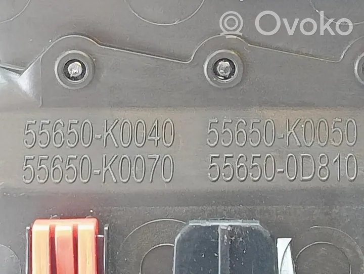 Toyota Yaris Dysze / Kratki środkowego nawiewu deski rozdzielczej 55650K0070