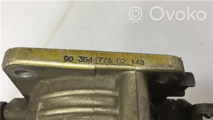 Opel Astra F Throttle body valve 90354773B2148