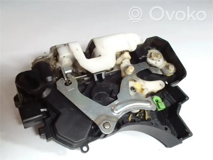 Mitsubishi Colt Moteur de verrouillage porte avant 5715A136