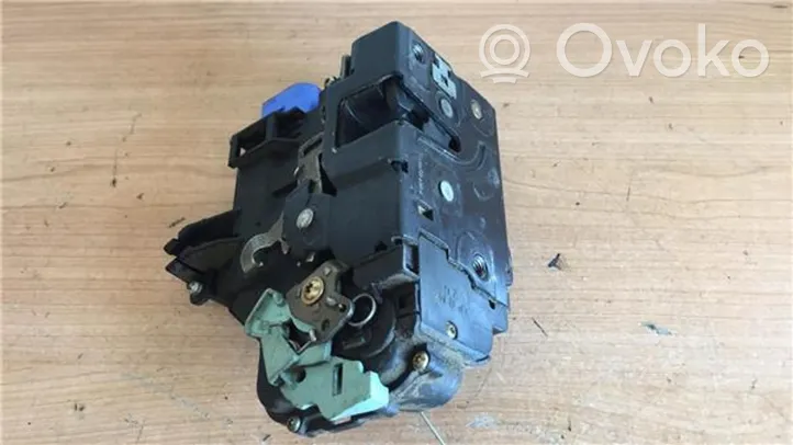 Volkswagen Caddy Moteur de verrouillage porte avant 3D1837015