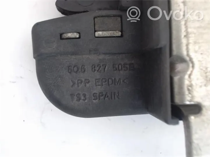 Volkswagen Polo IV 9N3 Blocco chiusura del portellone 606827505B