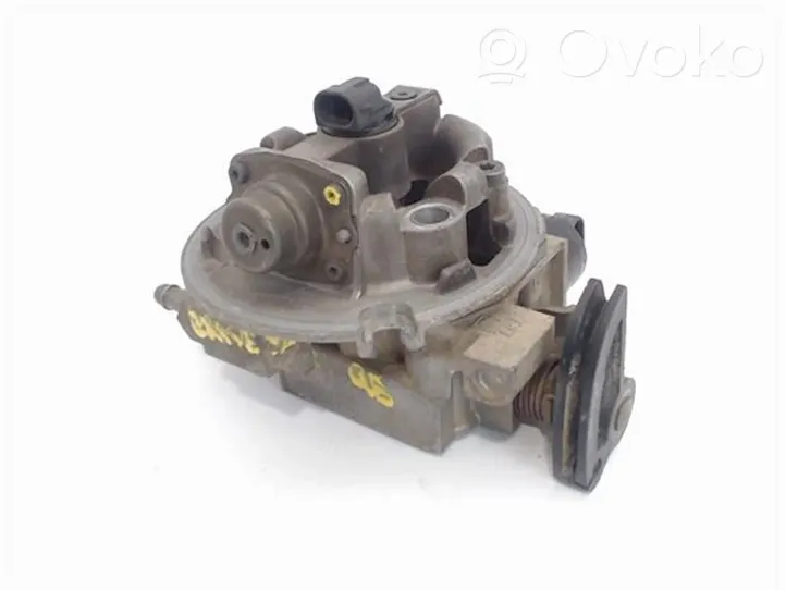 Renault Clio I Throttle body valve 7700860870