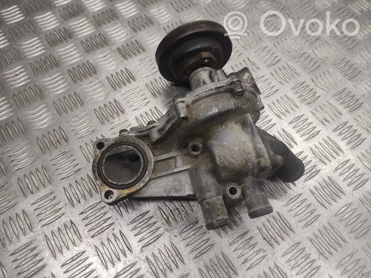 Audi 80 90 S2 B4 Vandens pompa 037121013A