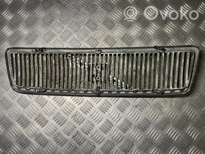 Volvo V70 Grotelės priekinės 9190776