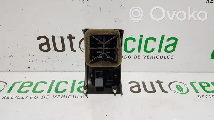 Nissan Patrol Y61 Griglia di ventilazione centrale cruscotto 68761VD300