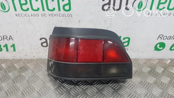 Renault Clio I Luz trasera/de freno 7700786117