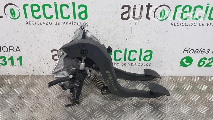 BMW 1 E81 E87 Sankabos pedalas 42322403